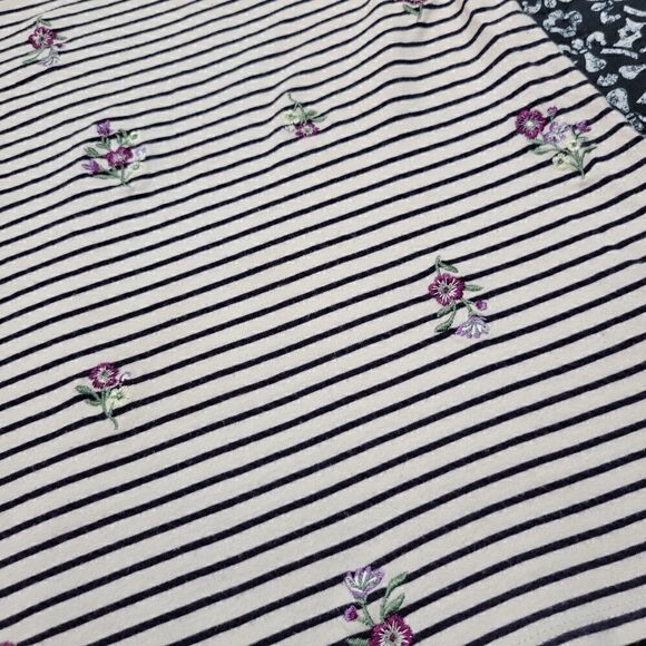 Express Black & White Striped Two Tone Floral Casual Cute Baby Tee T-shirt   - Picture 2 of 5